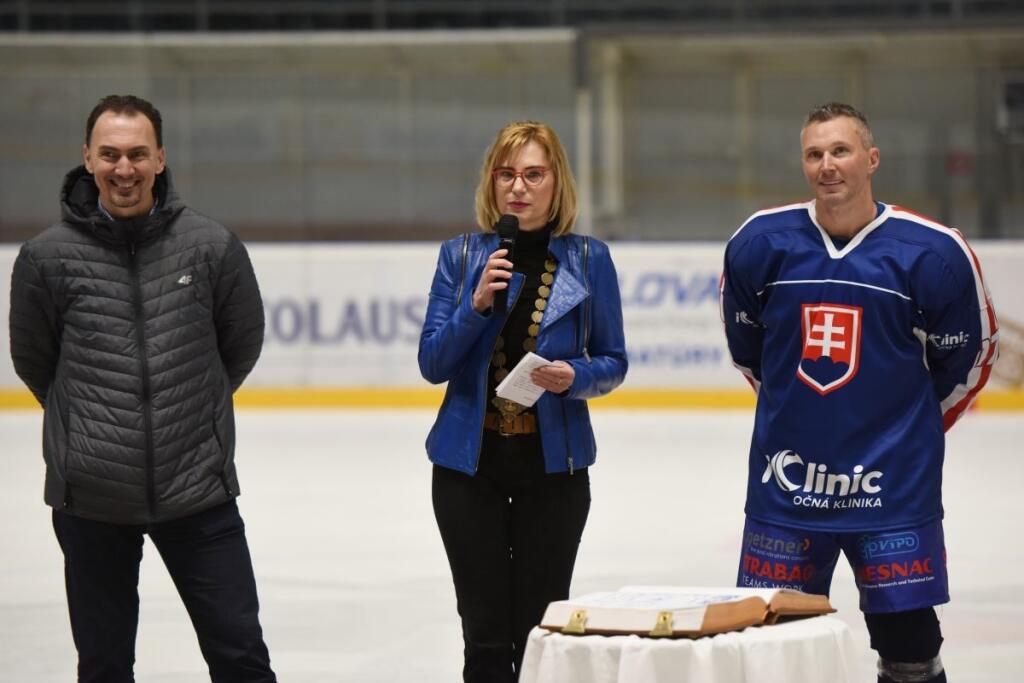 Miroslav Šatan do zápasu nezasiahol, ale naše legendy to zvládli aj bez neho.
