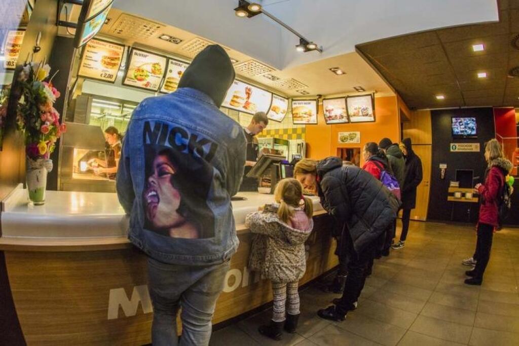 Prečo inžinieri a magistri pracujú v kuchyni v McDonald’s