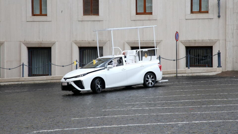 Toyota Mirai ako papamobil.