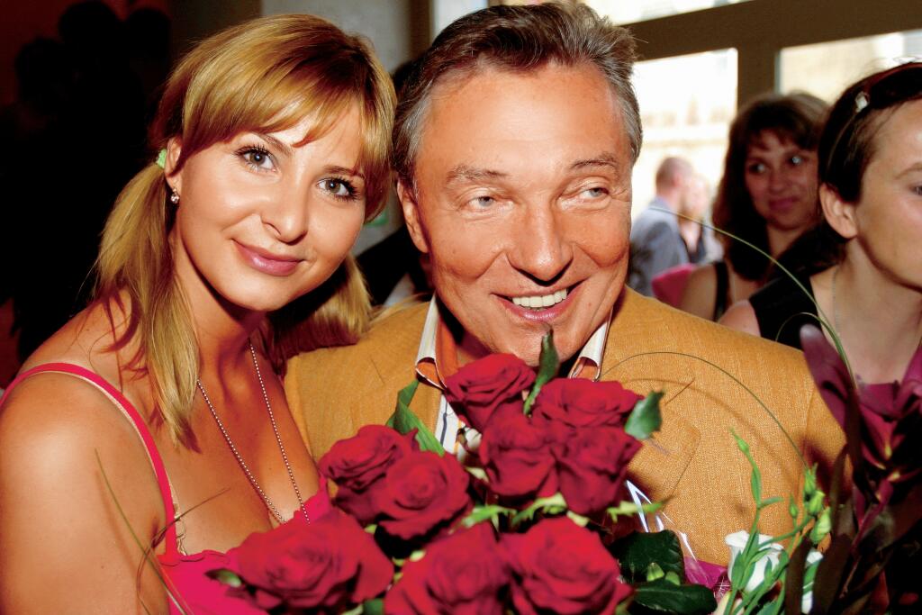 Karel Gott, spevák, priateľka Ivana Macháčková
foto: Ladislav Prikler
uverejnené: Šarm 32/2005
pôvodný súbor:IMG_6578.eps