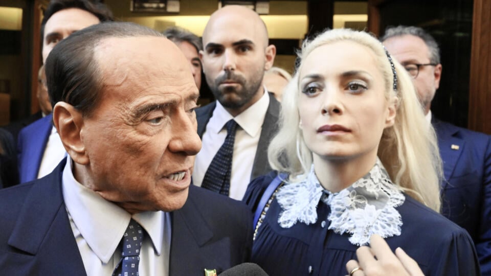 Posledná. O vyše 50 rokov mladšia poslankyňa Marta Fascina bola poslednou Berlusconiho milenkou. Jeho deti chcú vraj aj ju dostať z rodinnej vily.