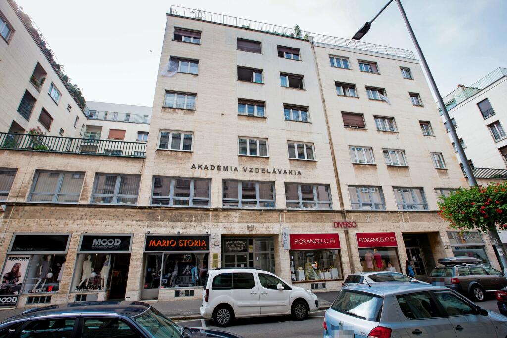 Nehnuteľnosť v absolútnom centre patrí k tým najdrahším v Kramárovom portfóliu.
