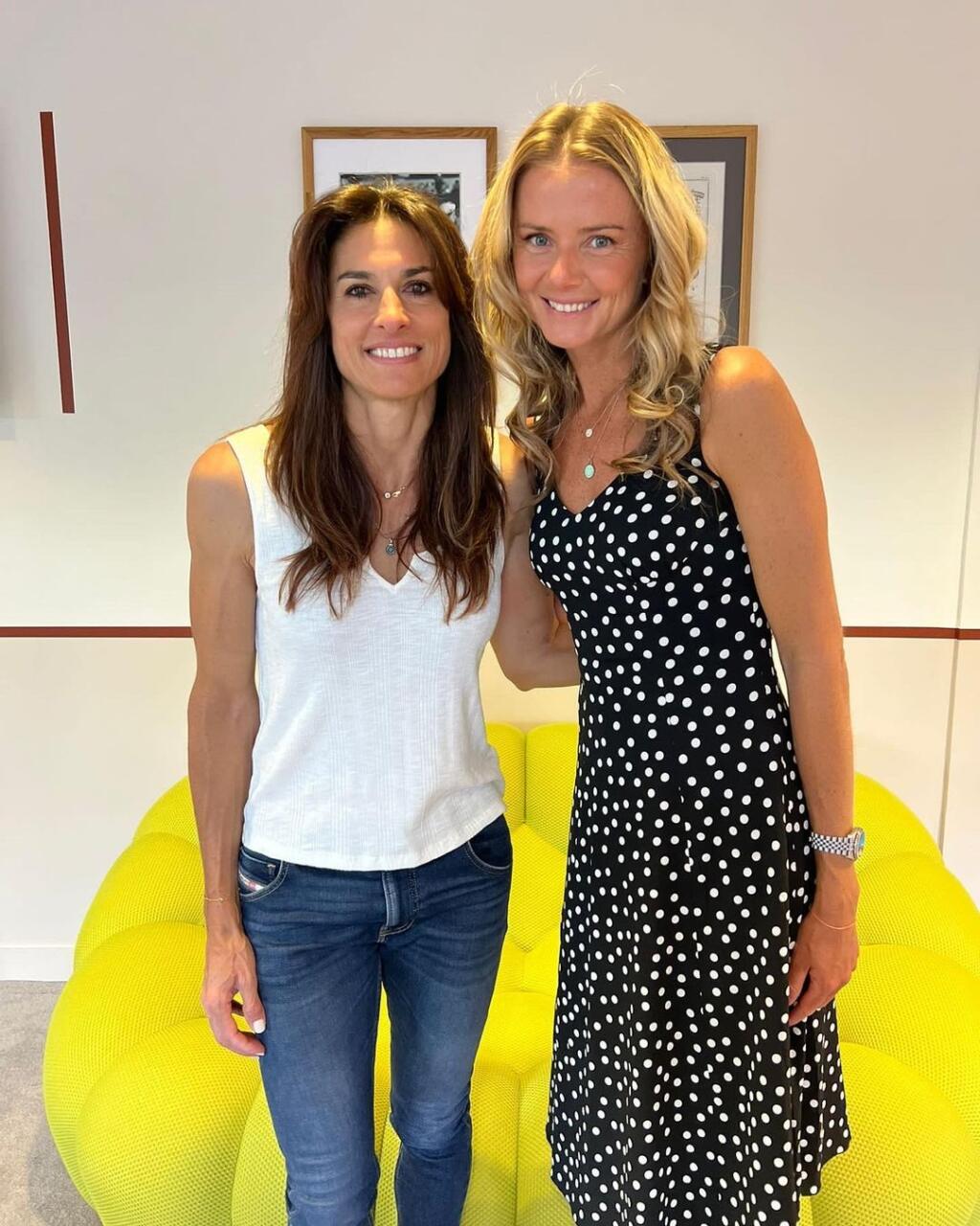 Daniela Hantuchová sa na Roland Garros stretla s legendárnou Gabrielou Sabatiniovou pri nahrávaní podcastu.