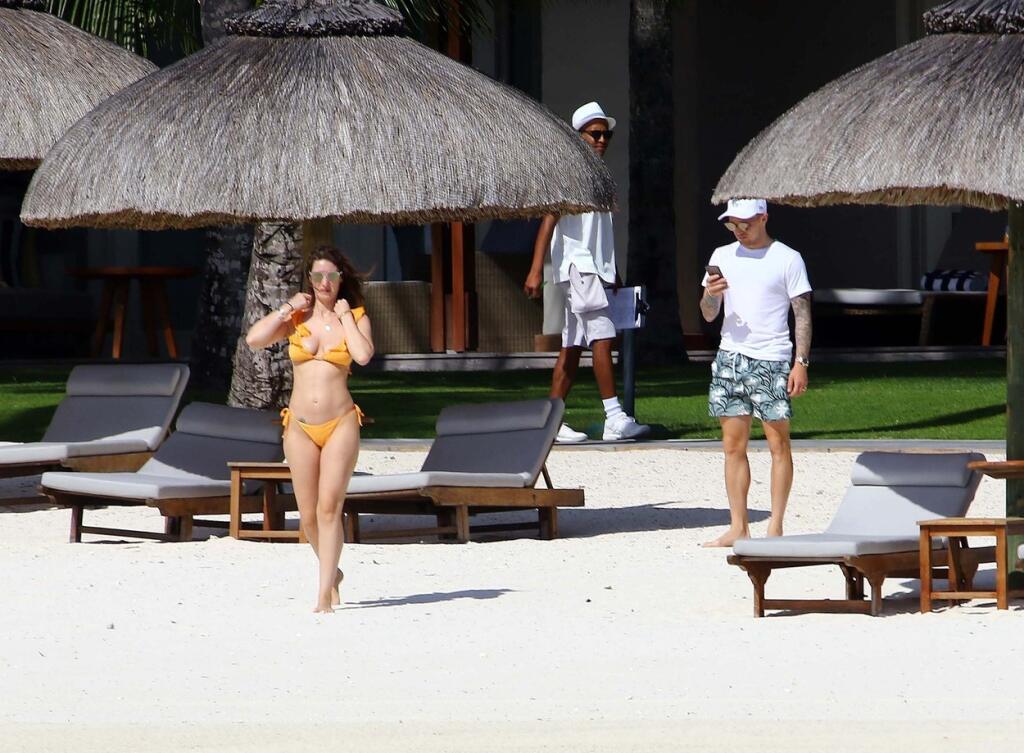 Manželka pravého obrancu Kierana Trippiera Charlotte stihla už porodiť dve deti, no napriek tomu stále vyzerá výborne.