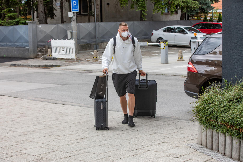 Milan Škriniar prišiel ako posledný, no zaujal mikinou za približne 700 eur.