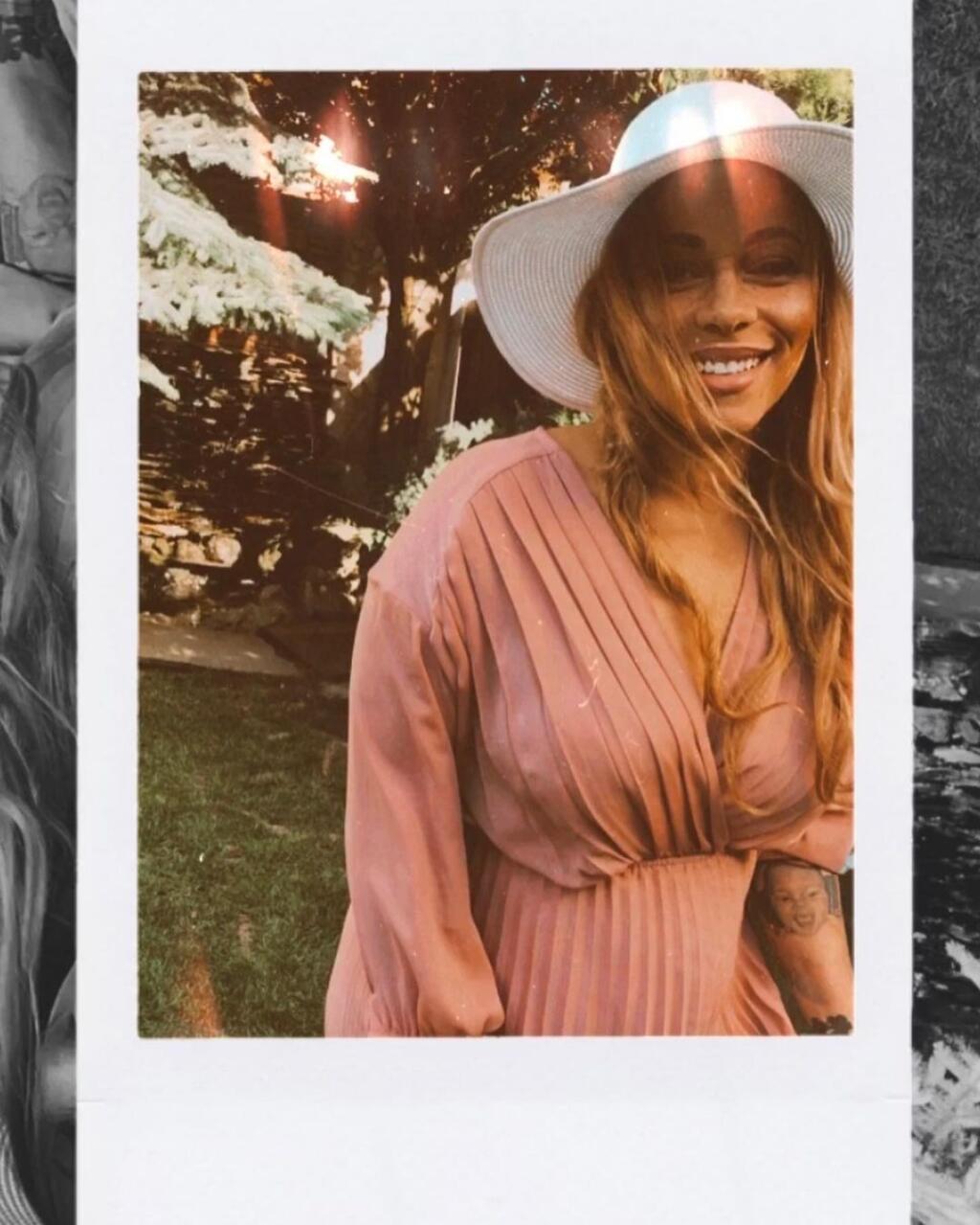 Speváčka Tina