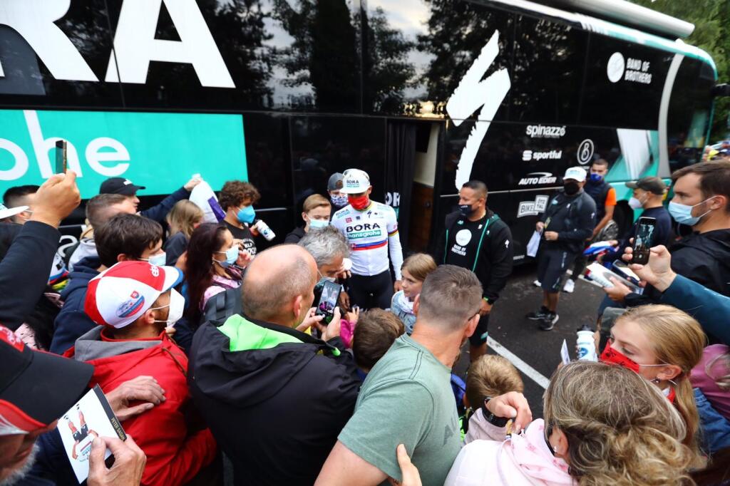 Peter Sagan urobil radosť fanúšikom podpismi a fotografiami