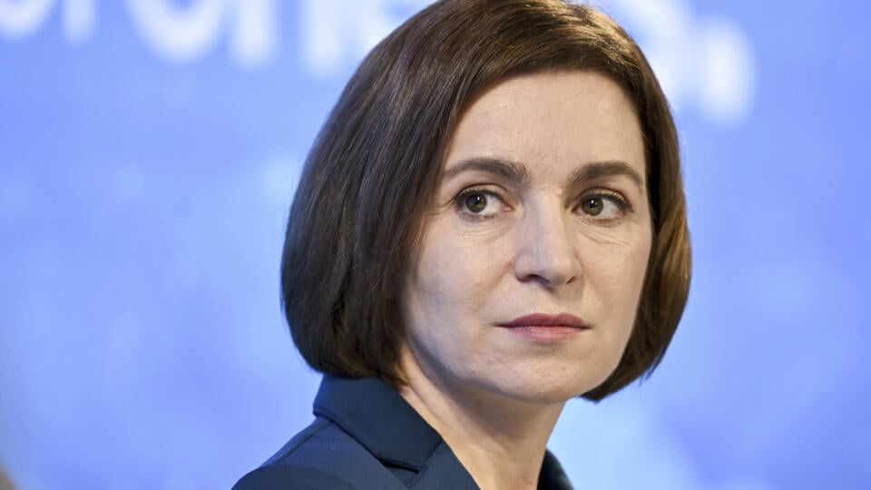 JB 33 Davos - Moldavská prezidentka Maia Sanduová sa pozerá počas panelovej diskusie na Svetovom ekonomickom fóre (WEF) v davoskom kongresovom centre vo švajčiarskom Davose 17. januára 2023. FOTO TASR/AP
President of Moldova Maia Sandu looks on during the 53rd annual meeting of the World Economic Forum, WEF, in Davos, Switzerland, Tuesday, Jan. 17, 2023. The meeting brings together entrepreneurs, scientists, corporate and political leaders in Davos under the topic