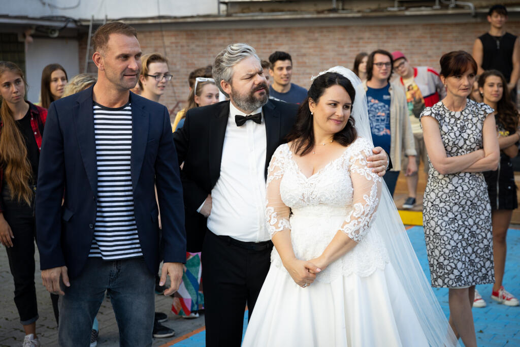 Tomáš Maštalír, Samo Trnka a Petra Polnišová pri nakrúcaní.
