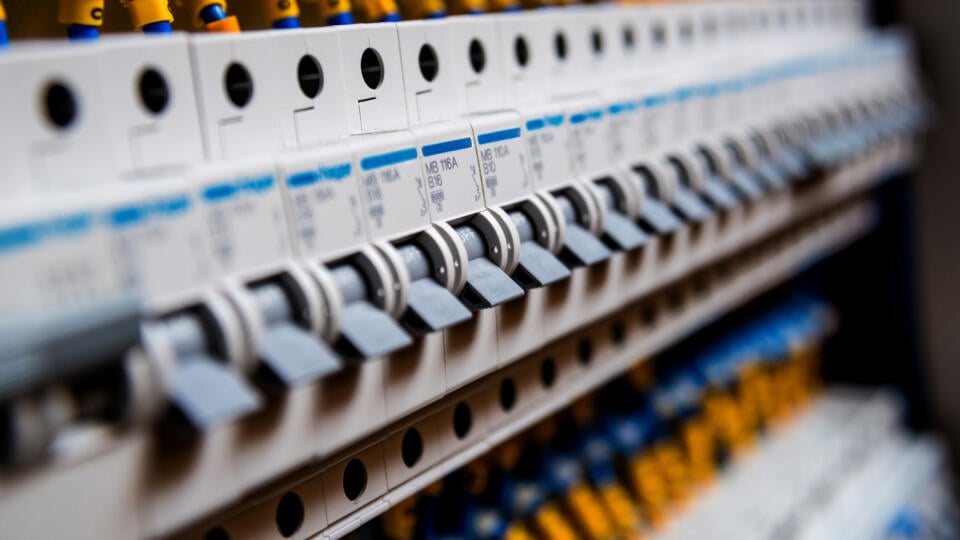 istič,ističe,circuit breaker,switchboard