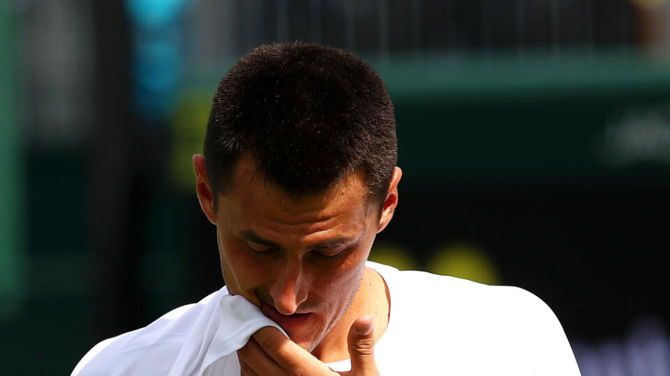 Austrálsky tenista Bernard Tomic (26) nebude na tohtoročný Wimbledon spomínať v dobrom.