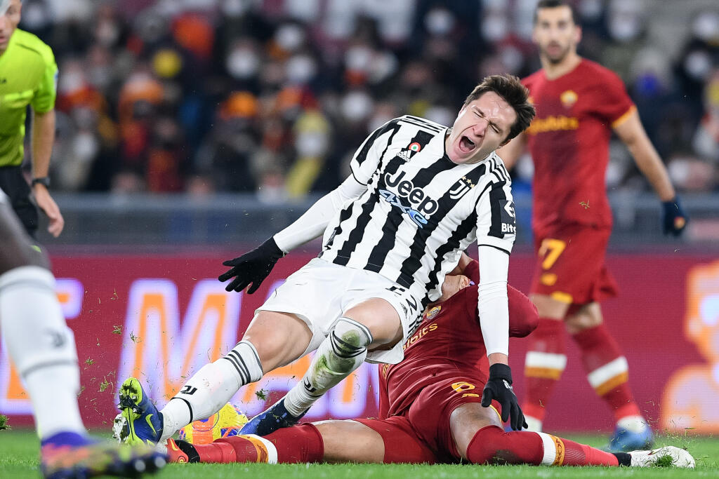 Federico Chiesa sa zranil v zápase proti AS Rím.