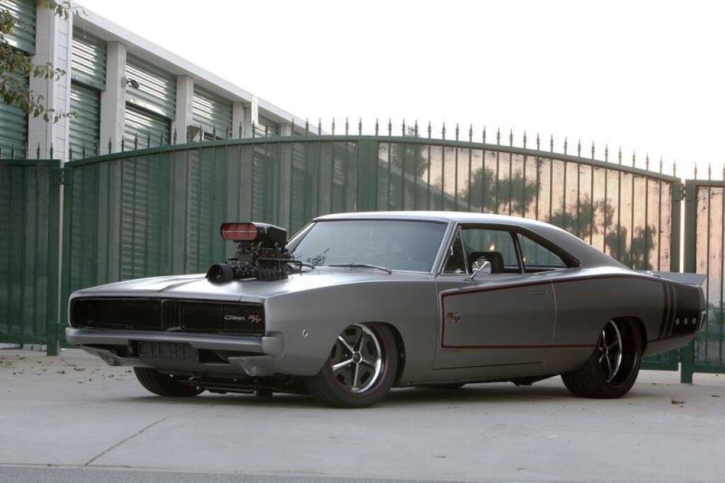 Peter Sagan má slabosť aj pre luxusné autá. Náš cyklista si dal na zákazku prerobiť americkú klasiku Dodge Charger R/T z roku 1970.