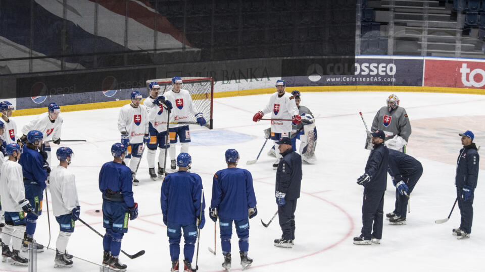 Snímka z tréningu slovenskej hokejovej reprezentácie pred Švajčiarskym pohárom 13. decembra 2021 v Bratislave. FOTO TASR - Pavel Neubauer