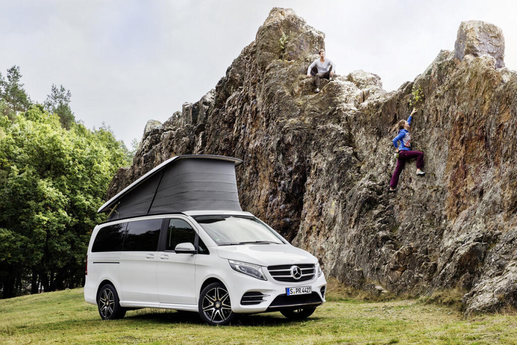 Mercedes-Benz Marco Polo HORIZON 4MATIC auf Basis der V-Klasse – Exterieur, bergkristallweiß metallic ;Kraftstoffverbrauch kombiniert: 6,7 l/100 km; CO2-Emissionen kombiniert: 177 g/km
Mercedes-Benz Marco Polo HORIZON 4MATIC on V-Class base – Exterior, mountain crystal white metallic; Combined fuel consumption: 6.7 l/100 km; combined CO2 emissions: 177 g/km