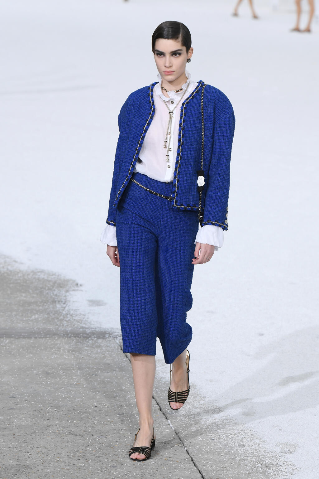 Chanel: Nesmrteľný tvíd v modrej bude skvelou voľbou do práce.
