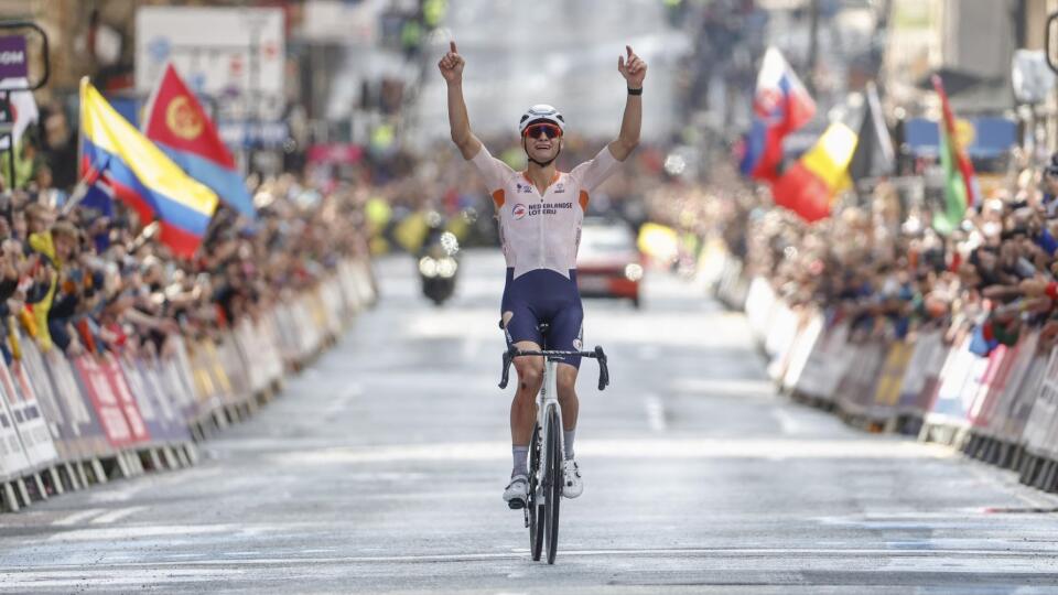 Mathieu Van der Poel triumfoval na MS v cestnej cyklistike