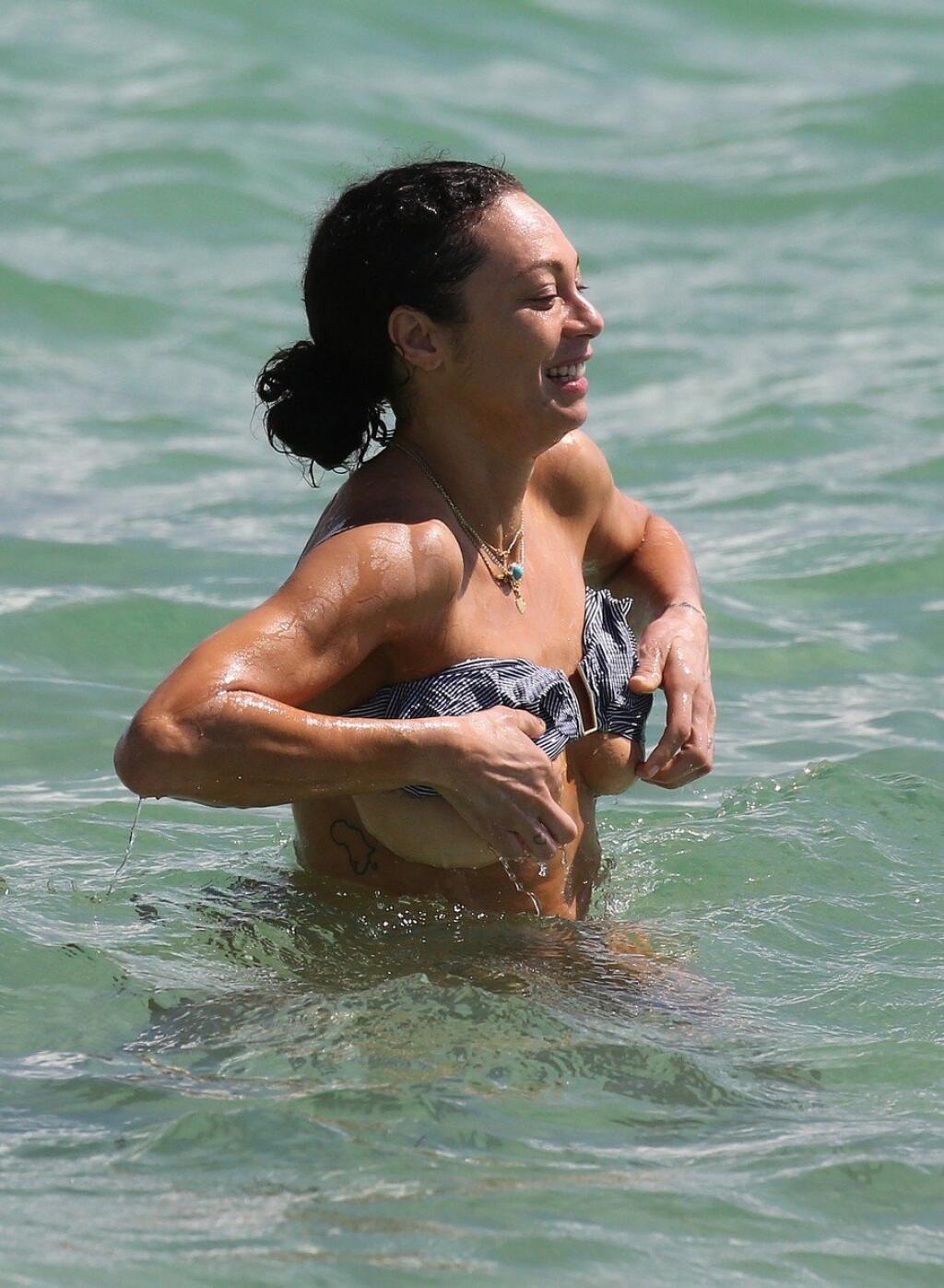 Lilly Beckerová mala malú nehodu vo vode, ktorá sa jej bohužiaľ, na druhý deň zopakovala.