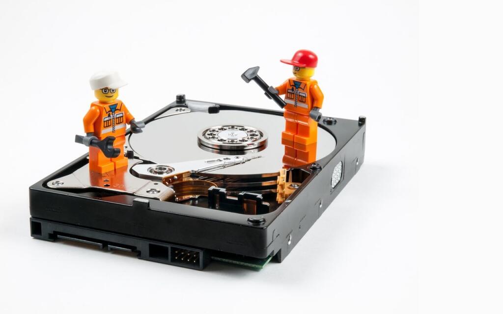 Vedci z IBM vyvinuli „pevný disk“ z jediného atómu