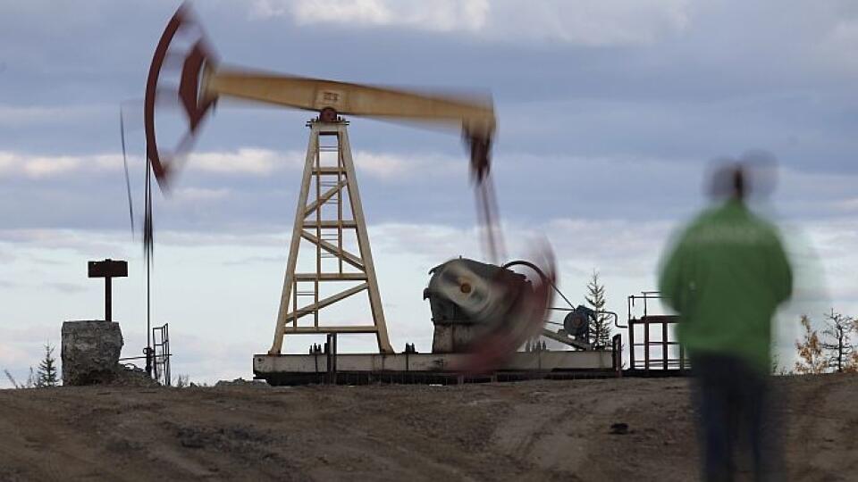 This Saturday, Sept. 10, 2011 photo shows an oil rig near the town of Usinsk, 1500 kilometers (930 miles) northeast of Moscow. Komi is one of Russia's largest and oldest oil provinces but ruptures in aging pipelines and leaks from decommissioned oil wells make oil spills in the region routine. (AP Photo/Dmitry Lovetsky)