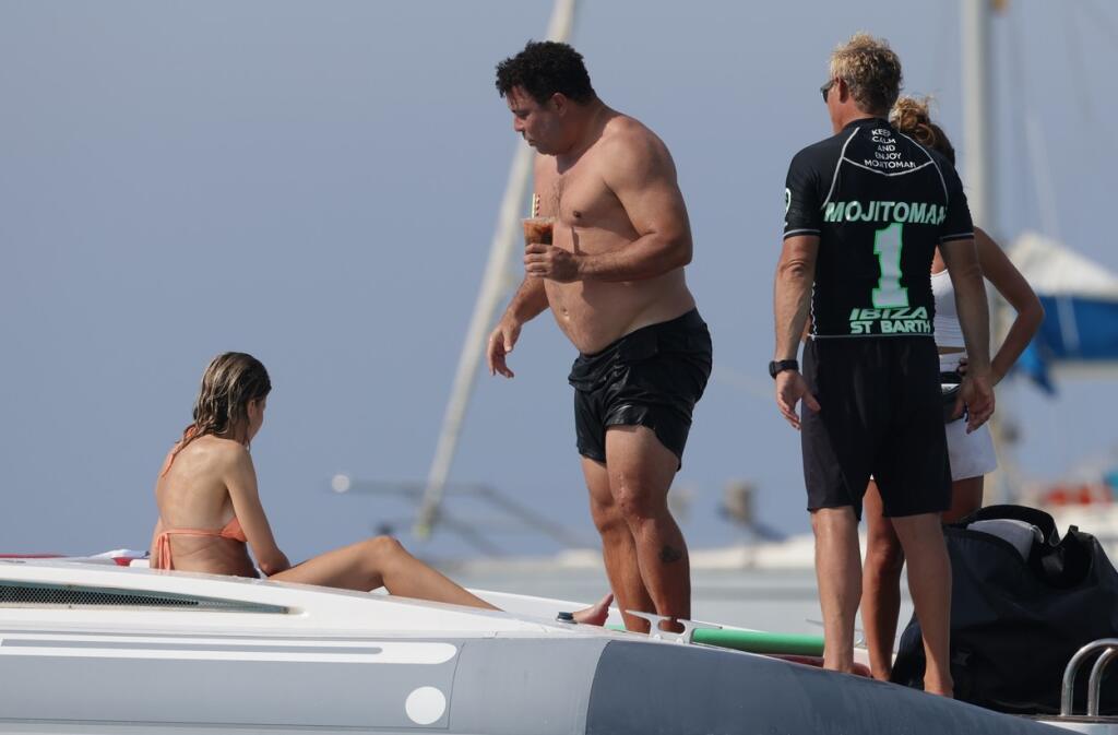Ronaldo sa pripravuje na skok do vody.