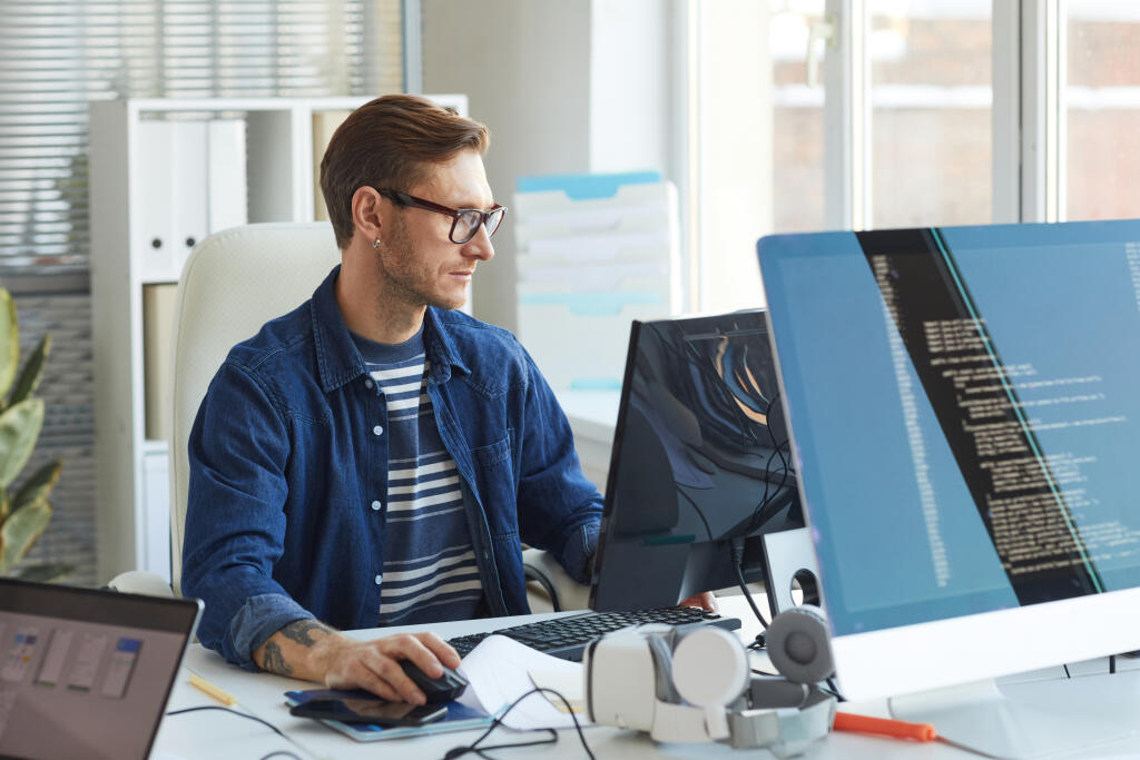 Side,View,Portrait,Of,Modern,It,Developer,Using,Computer,In
