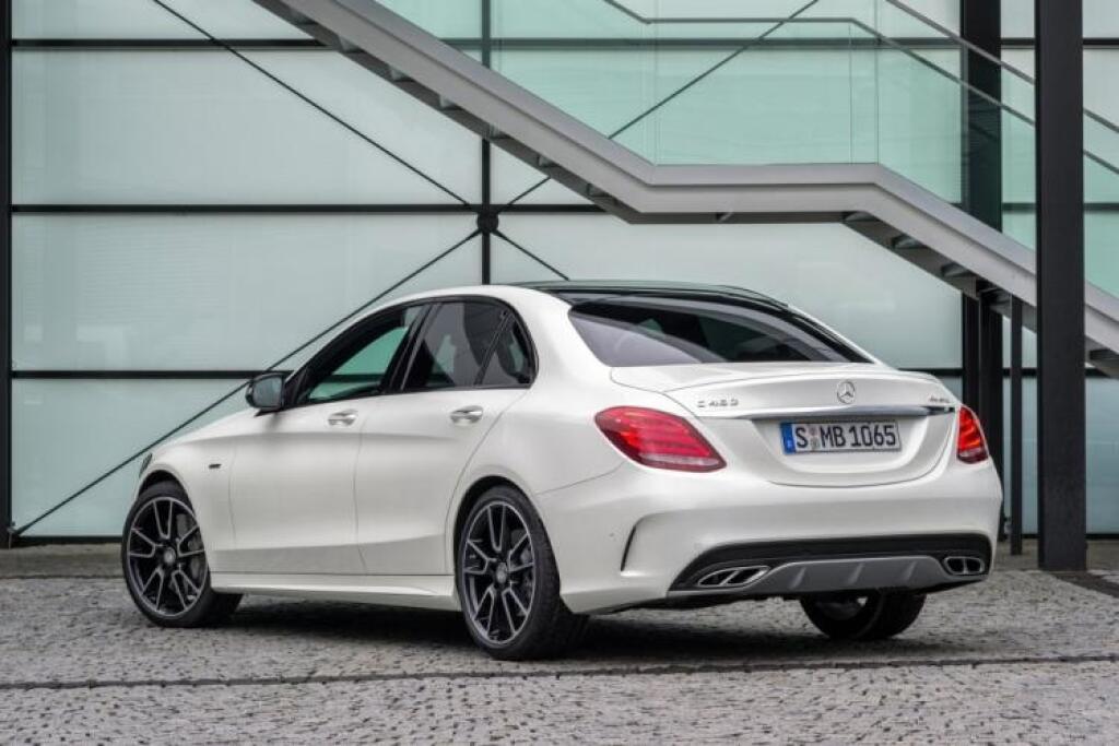 Test Mercedes C 450 AMG: Koní má na rozdávanie