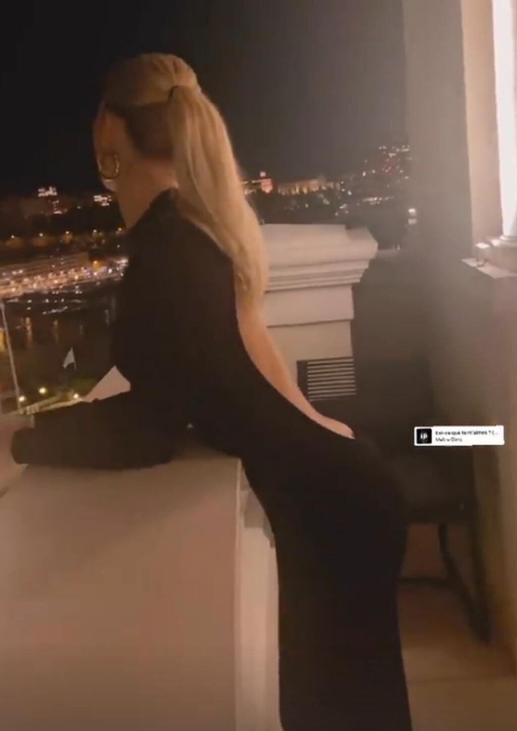 Sexi Ilary Blasisa pochválila novým outfitom, spod ktorého jej vykúkal zadok bez spodnej bielizne.