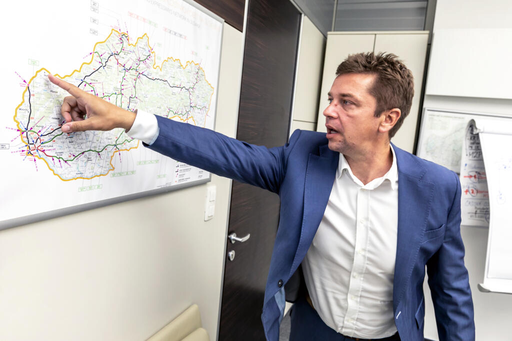 Andrej Doležal, minister dopravy a výstavby