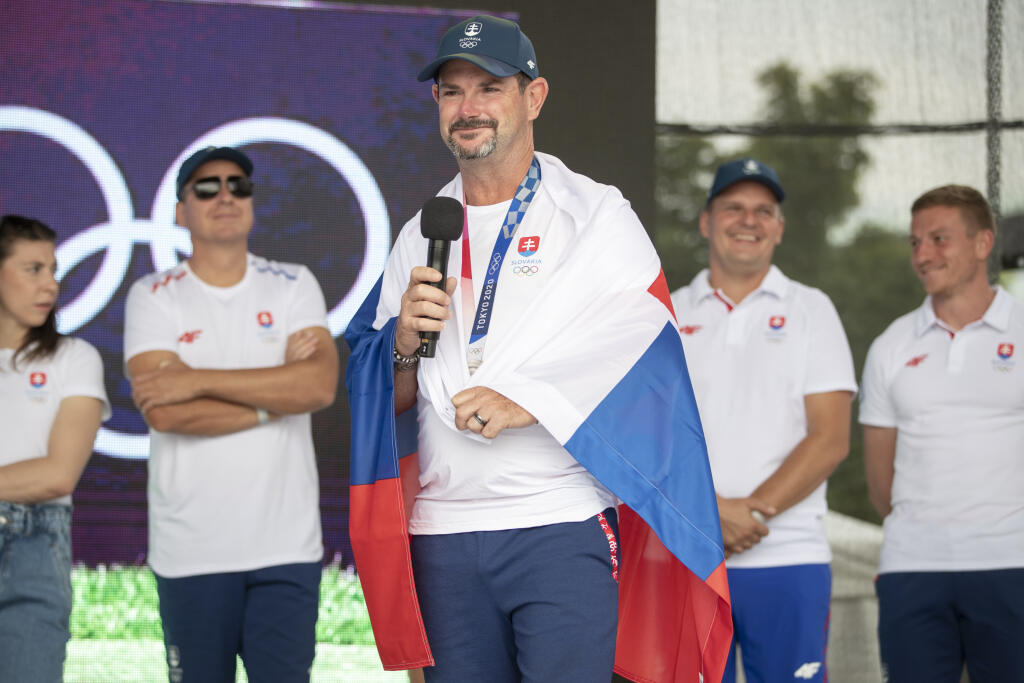 Autogramiáda slovenských olympionikov po návrate z japonského Tokia v X-Bionic Šamorín. Rory Sabbatini priviezol z Tokia nečakané striebro z golfového turnaja.