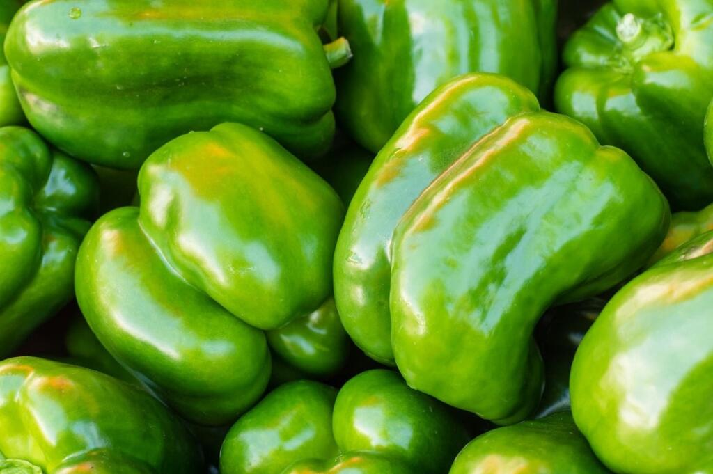 Zelená paprika je bohatá na obsah kyseliny listovej.
