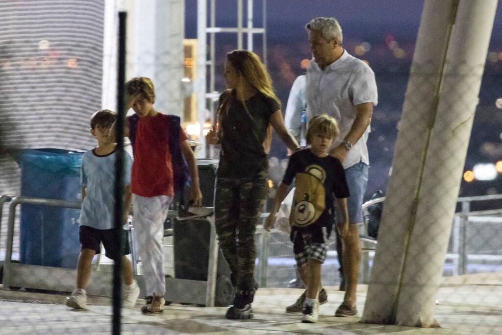 Shakira si bejzbalový zápas syna užívala v náležitom odstupe od bývalého. A ako záštitu si so sebou zobrala kamarátky a rodinu.