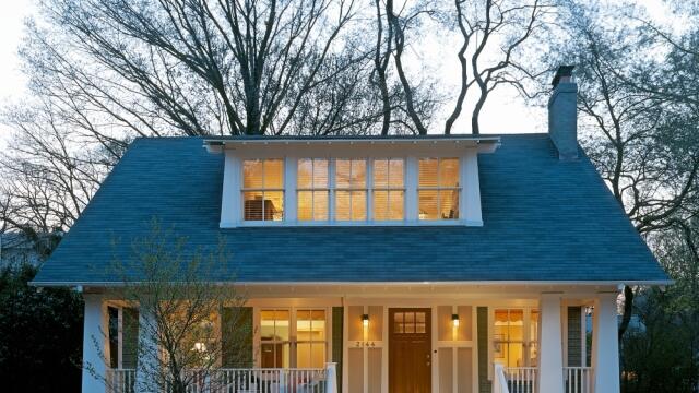 Vikier na streche domu: Jednoduchý prístup k oknu a nádherný výhľad