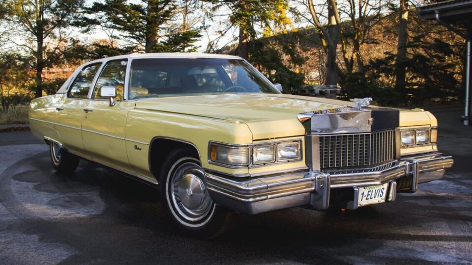 Cadillac Fleetwood Brougham.