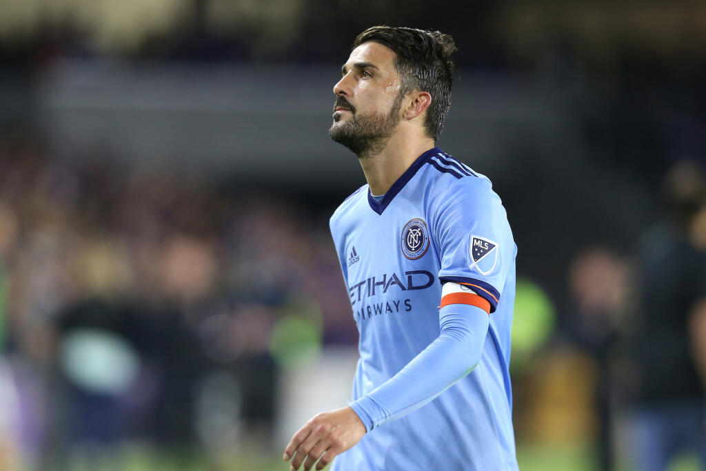 David Villa (Španielsko, 5 gólov na MS 2010) - Kariéru ukončil pred dvomi rokmi v japonskom Kobe, bez futbalu však nezostal. Rozhodol sa investovať do futbalu v USA, stal sa spoluvlastníkom klubu FC Queensboro. Podporuje charitu, založil futbalové akadémie aj v menej známych futbalových destináciách ako Dominikánska republika či Portoriko. V roku 2020 čelil obvineniu zo sexuálneho obťažovania z čias, keď pôsobil v FC New York City.