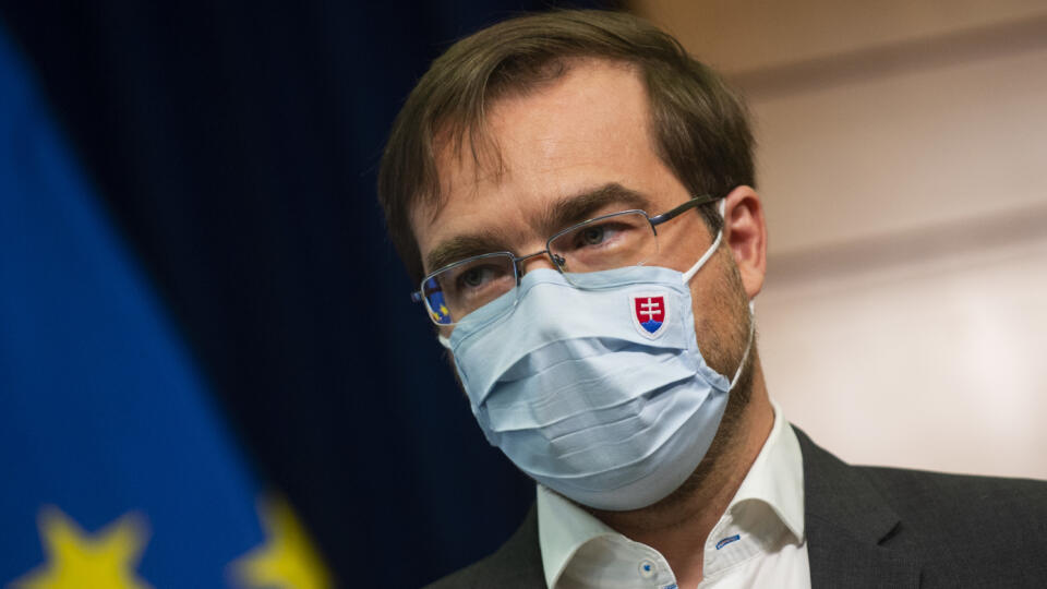 Na snímke minister zdravotníctva SR Marek Krajčí (OĽaNO) počas tlačovej konferencie po stretnutí s konzíliom odborníkov – epidemiológov na tému: Druhú vlnu epidémie si nemôžeme dovoliť 4. mája 2020 v Bratislave. FOTO TASR - Jakub Kotian