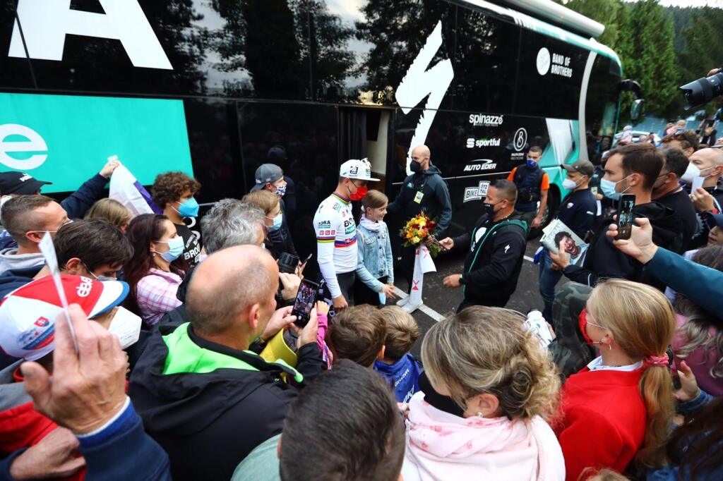Peter Sagan urobil radosť fanúšikom podpismi a fotografiami