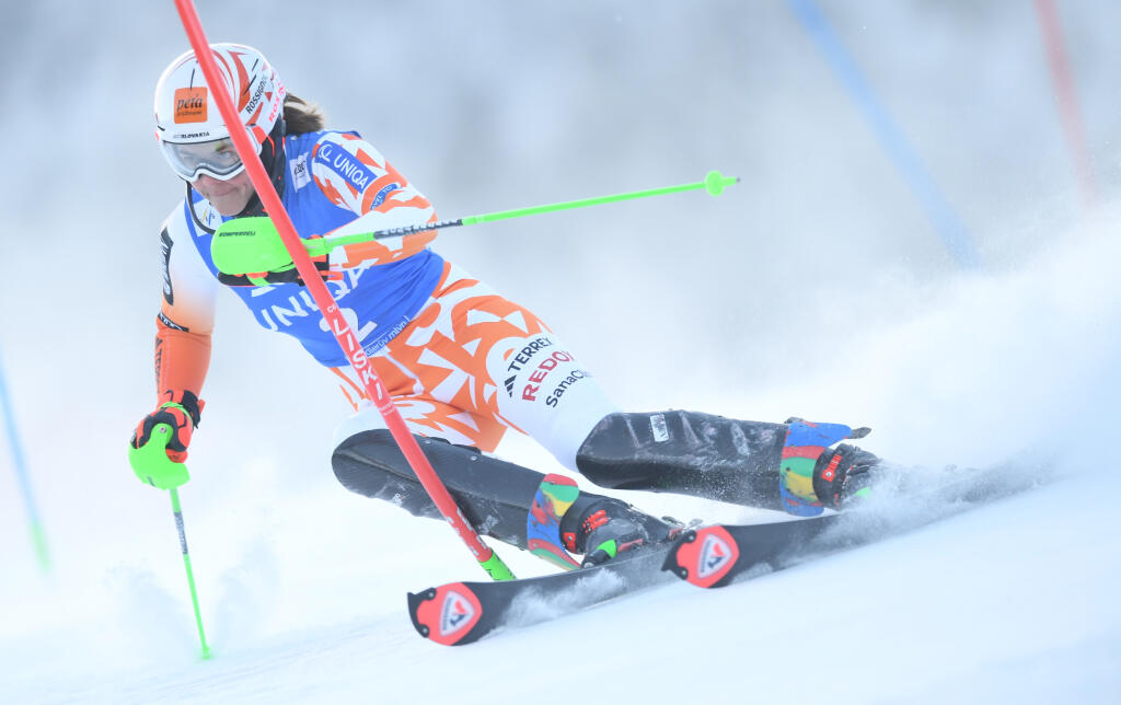 Petra Vlhová si v treskúcej zime vyjazdila po 1. kole v slalome Špindlerovom Mlyne vyjazdila 6. miesto.
