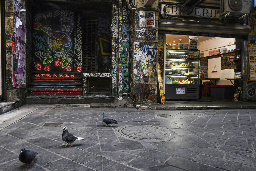 V Austrálii je najviac postihnuté mesto Melbourne. Od štvrtka 6. augusta tu sú otvorené len obchody so základnými tovarmi.