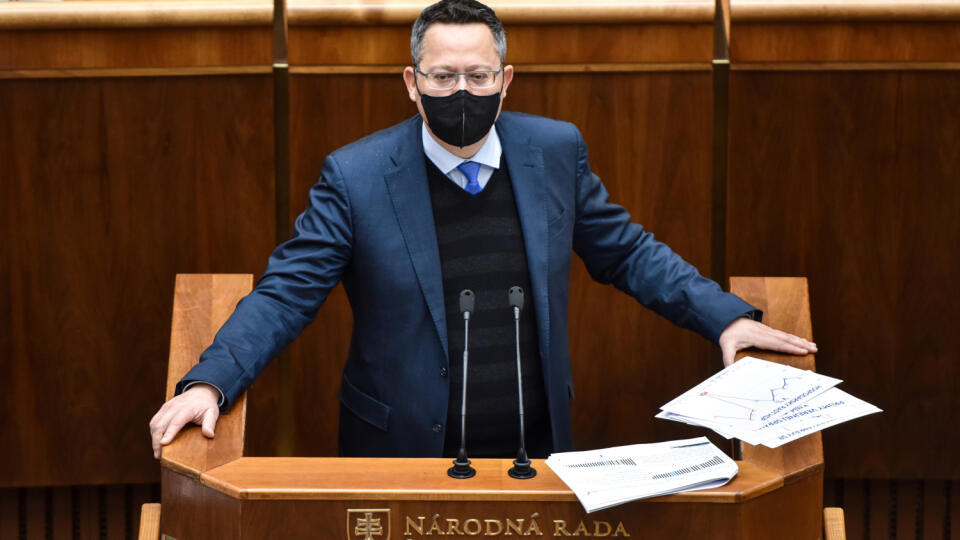 Na snímke poslanec NR SR Ladislav Kamenický (SMER-SD) počas rokovania 51. schôdze Národnej rady SR v Bratislave 10. decembra 2021. FOTO TASR - Pavol Zachar