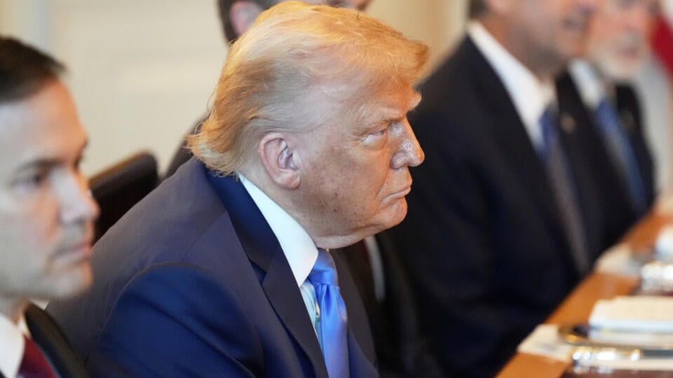 KK6 Washington - Americký prezident Donald Trump počas stretnutia s izraelským premiérom Benjaminom Netanjahuom v Modrej miestnosti Bieleho domu vo Washingtone v pondelok 7. júla 2025. FOTO TASR/AP
President Donald Trump meets with Israel's Prime Minister Benjamin Netanyahu in the Blue Room of the White House, Monday, July 7, 2025, in Washington. (AP Photo/Alex Brandon)