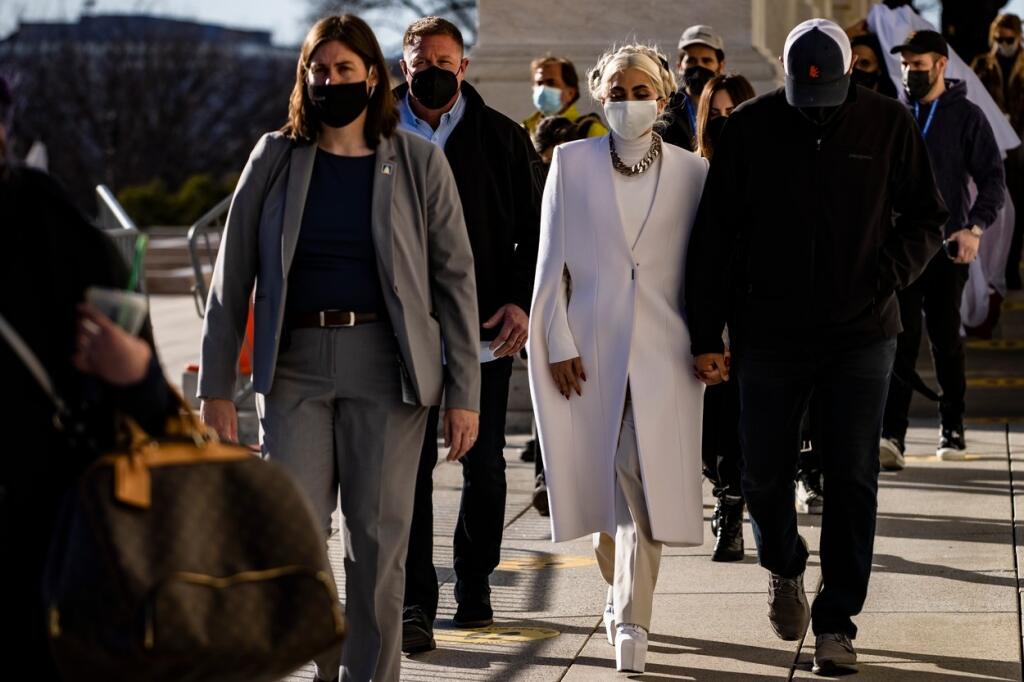 Lady Gaga prichádza na inauguráciu.
