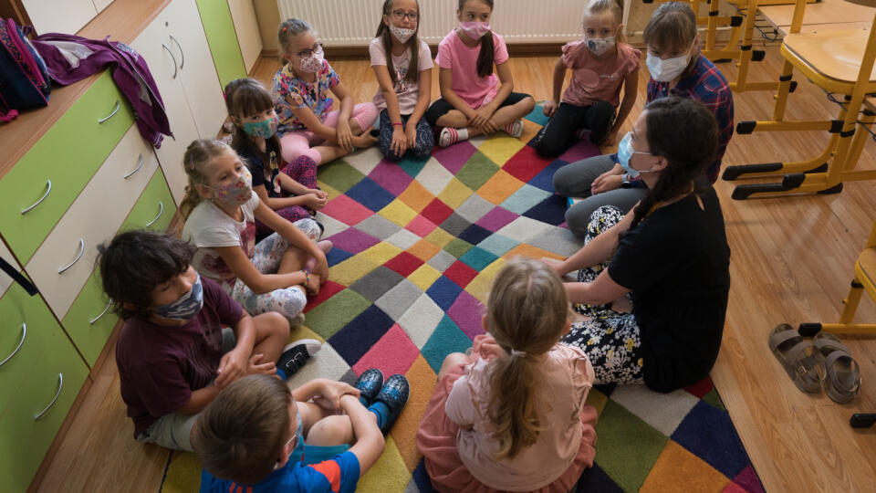 Na snímke žiaci v letnej škole na Základnej škole kniežaťa Pribinu v Nitre 18. augusta 2021.