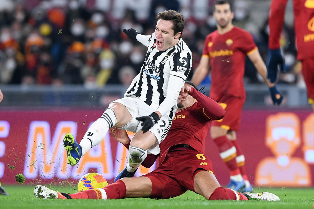 Federico Chiesa sa zranil v zápase proti AS Rím.