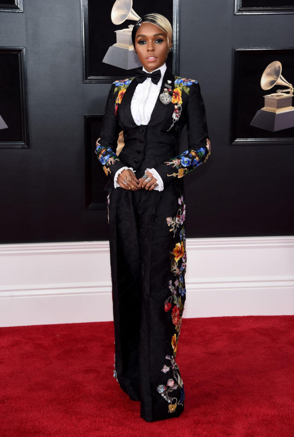 Smoking v podaní extravagantnej speváčky Janelle Monáe.