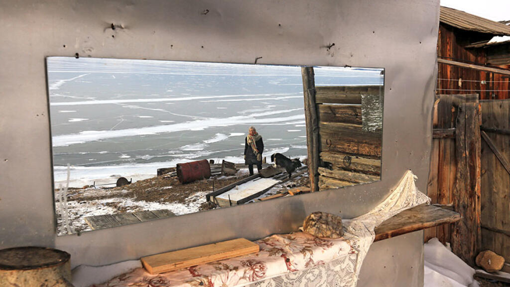 Баба люба живет на байкале. Любовь Мореходова Байкал. Бабушка любовь Мореходова на Байкале. Любовь Мореходова Байкал на коньках. Мореходова любовь Николаевна.