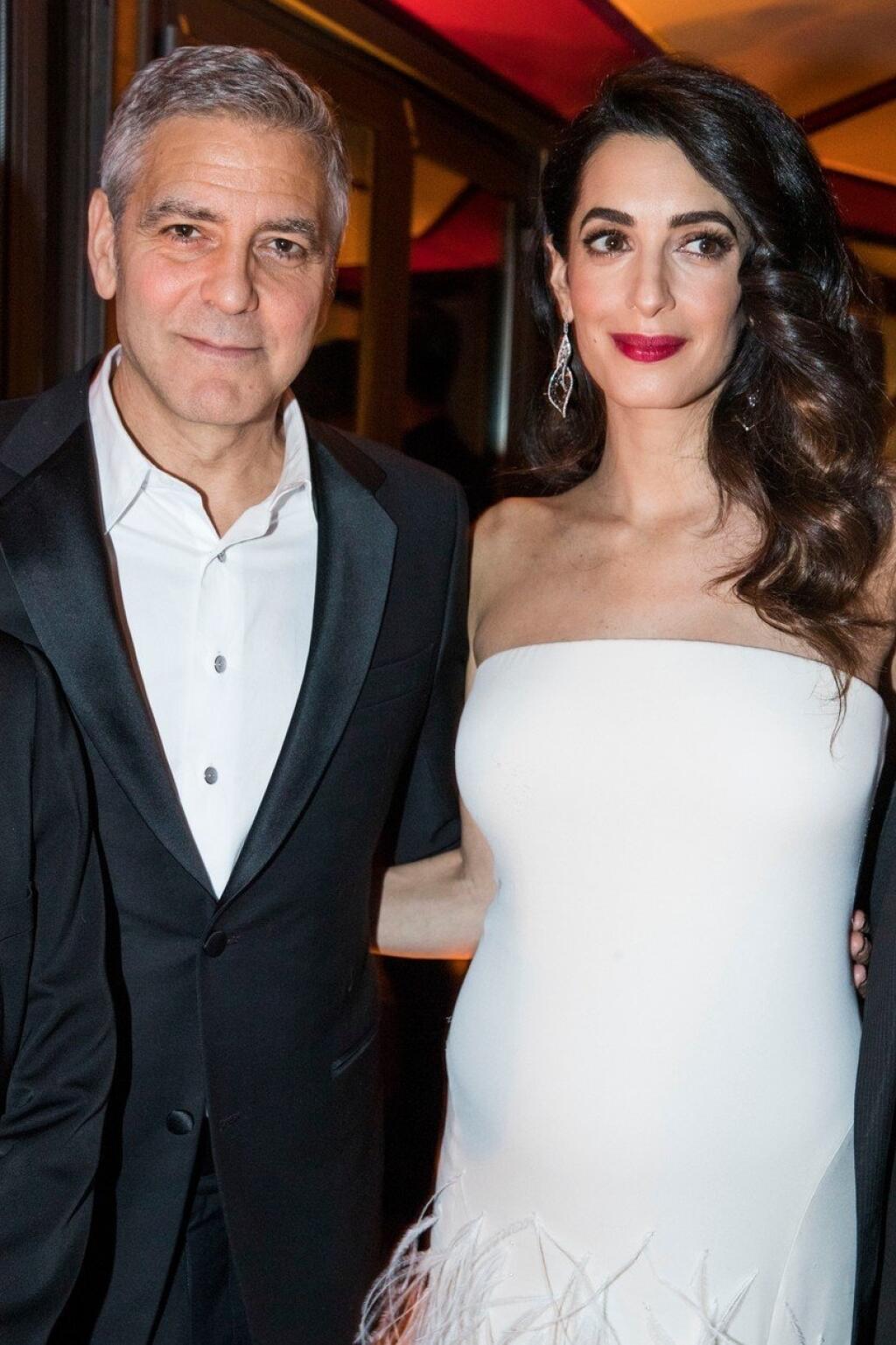 George Clooney a jeho o 17 rokov mladšia manželka Amal.