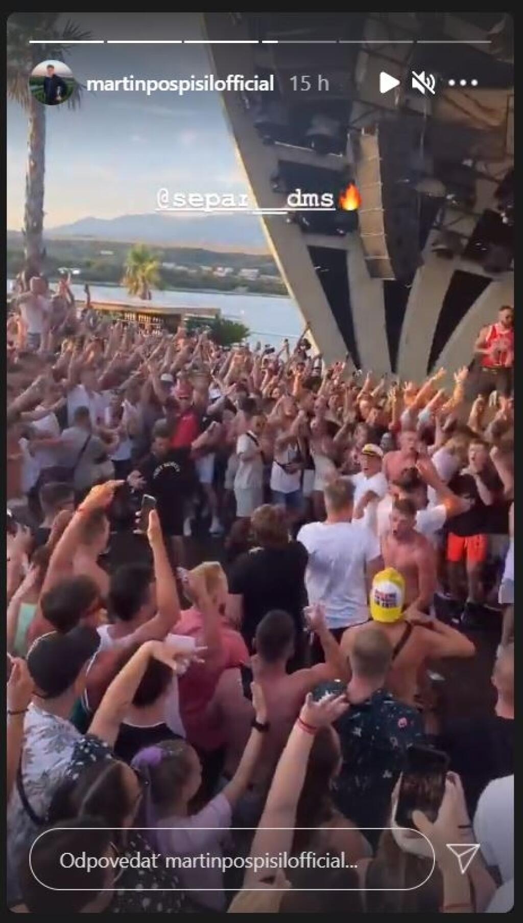 Slovenskí hokejisti si užili koncert Separa aj Kontrafaktu. Zdokumentoval ho aj Martin Pospíšil.