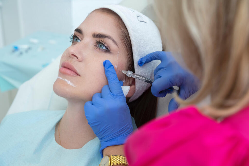Jana Mutňanská v Inštitúte zdravia a krásy FRAIS vyskúšala novú beauty procedúru. Viac v novej EMME.