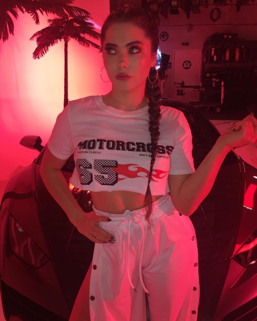 Sexi McKayla Maroney sa opäť vyz'vyvo prezentuje na sociálnych sieťach.